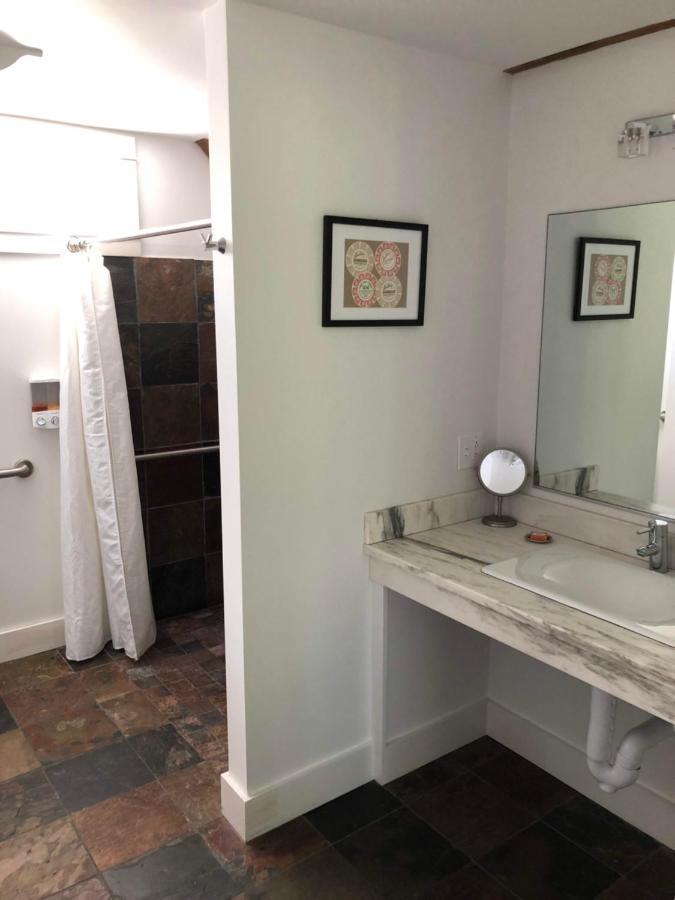 Shoreham Inn Bed & Breakfast 외부 사진
